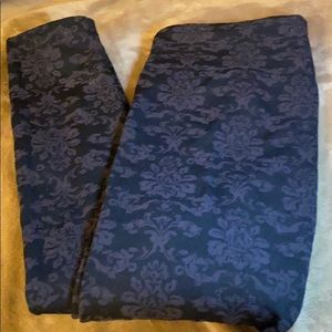 Warm thicker legging worn once. L/XL